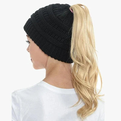 Damenmütze Winter mit Öffnung für Pferdeschwanz – Warme Strickmütze für kalte Tage 1