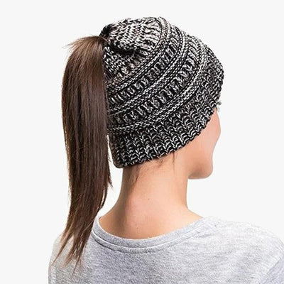 Damenmütze Winter mit Öffnung für Pferdeschwanz – Warme Strickmütze für kalte Tage 7