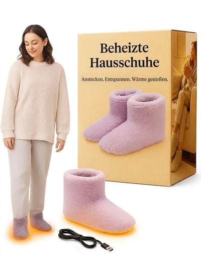 Frau trägt flauschige, elektrisch beheizte Hausschuhe, die über USB mit Strom versorgt werden.