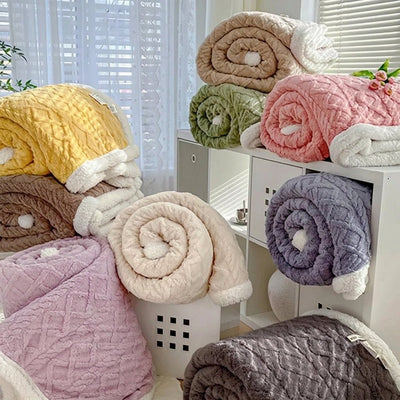 Fleecedecke mit Lammwolle – doppelseitige, warme Kuscheldecke für Sofa und Schlafzimmer im Winter
