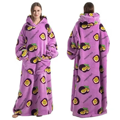 Lila Kapuzendecke in Übergröße mit Passionsfrucht-Muster, Fleece-Futter, Kängurutasche und elastischen Bündchen