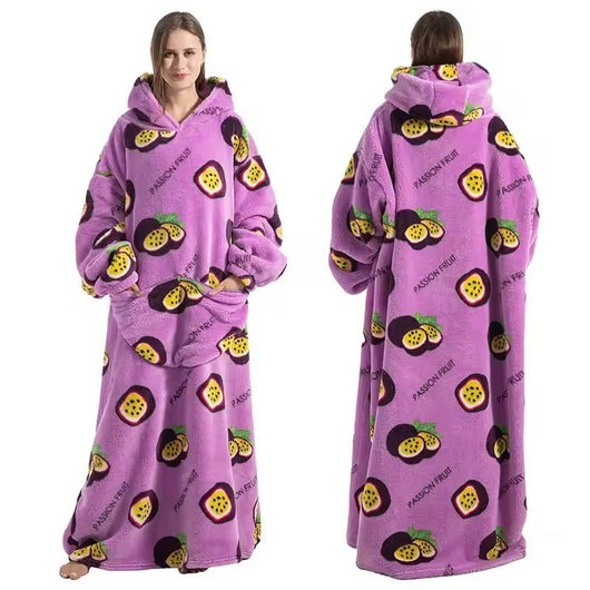 Lila Kapuzendecke in Übergröße mit Passionsfrucht-Muster, Fleece-Futter, Kängurutasche und elastischen Bündchen