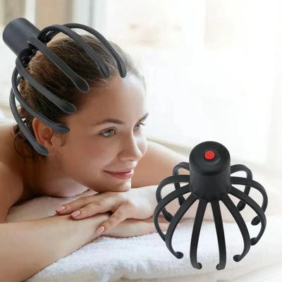 Eine Frau entspannt sich, während sie ein elektrisches Kopfmassagegerät mit 360-Grad-Funktion verwendet.