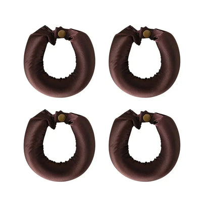 Vier braune Lockenwickler aus veganem Satin für die Anwendung über Nacht, hitzefrei für alle Haartypen geeignet.
