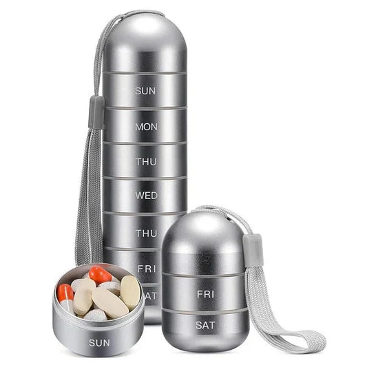 Pillenorganizer aus Aluminium mit stapelbaren Fächern für die Wochentage, ideal für Reisen und Outdoor-Aktivitäten.