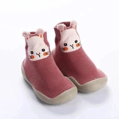 Rosa Sockenschuhe für Kinder mit niedlichem Hasengesicht, rutschfester Sohle und weichem Material für drinnen.