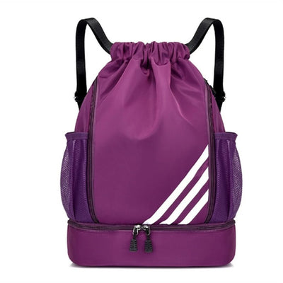 Lila Sportrucksack mit Kordelzug, Ballfach und seitlichen Netztaschen
