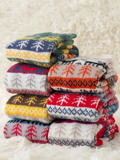 Stapel aus bunten Strick-Beinwärmern mit weihnachtlichen Mustern aus Acrylfaser für Herbst und Winter