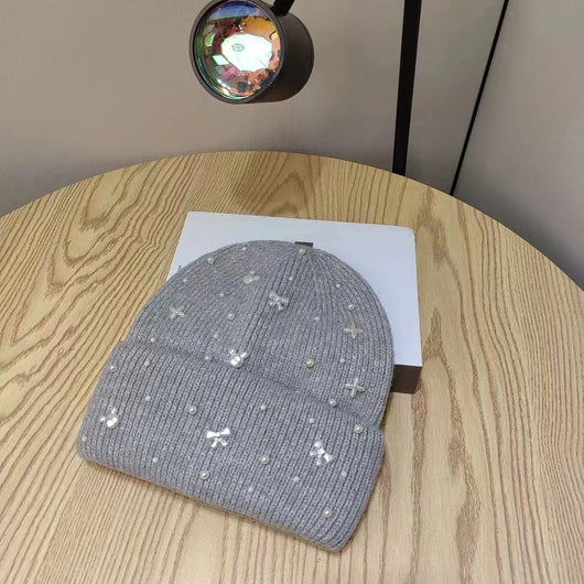 Strickmütze Damen mit Perlenverzierung – Warme Wintermütze mit umklappbarem Rand für kalte Tage 4