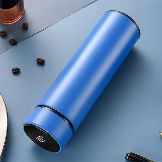 Blaue Edelstahl-Thermosflasche mit 500 ml Fassungsvermögen und LED-Temperaturanzeige auf dem Deckel.