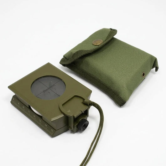 Wasserdichter Militärkompass mit Winkelmesser und dazugehöriger grüner Stofftasche