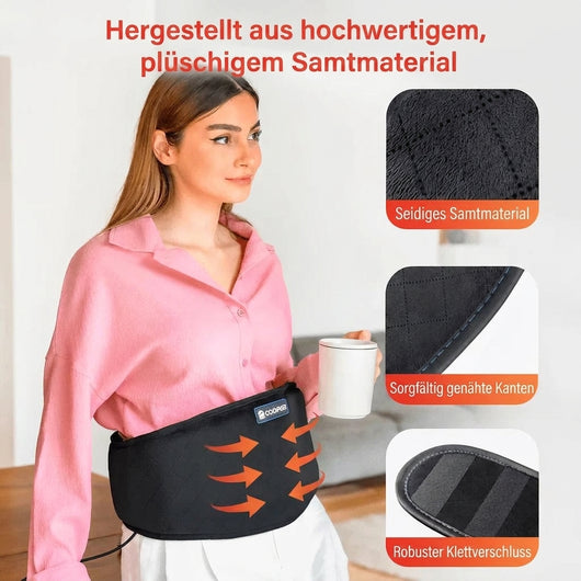 Eine Frau trägt einen schwarzen Heizgürtel, während die Details des weichen Materials, der Nähte und des Klettverschlusses gezeigt werden.