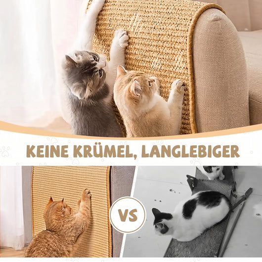 Zwei Katzen kratzen an einem robusten Sisal-Kratzbrett im Vergleich zu einem abgenutzten Papp-Kratzbrett ohne Rückstände.